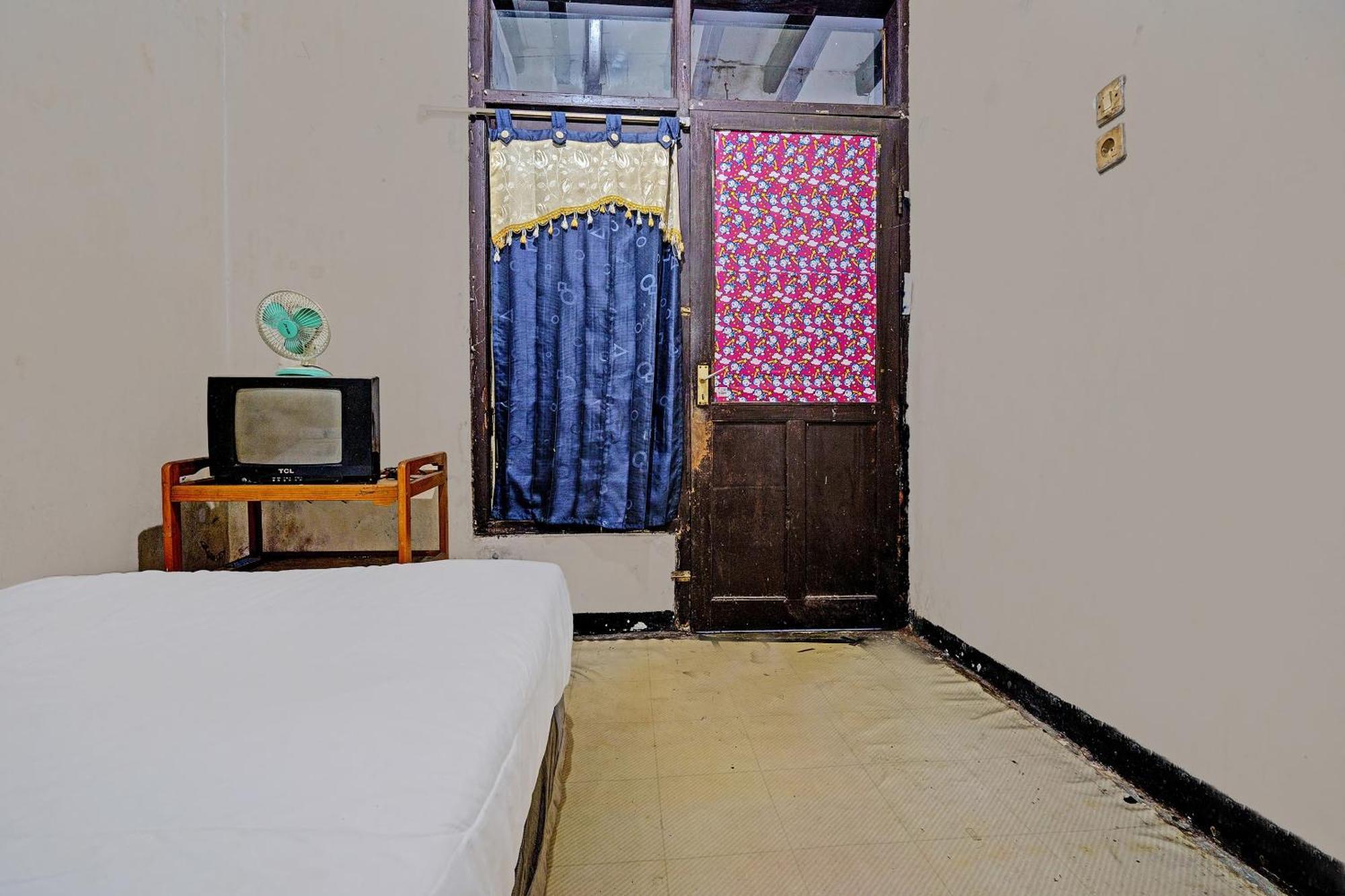 Отель Oyo Life 92709 Kost Teras Cikapundung Syariah Бандунг Экстерьер фото