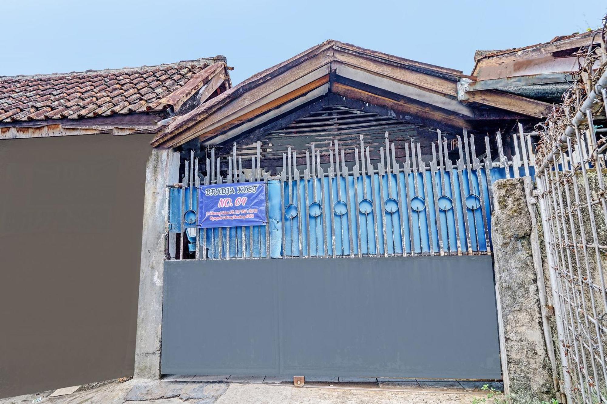 Отель Oyo Life 92709 Kost Teras Cikapundung Syariah Бандунг Экстерьер фото